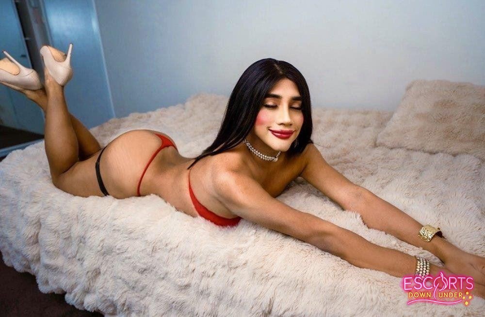 TS BRUNETTE LOLA, Sydney CBD