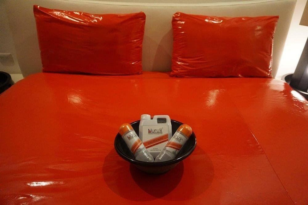 Amazing wet Nuru Body Rub and prostate Milking Rub to tease , Moorooka — photo 2