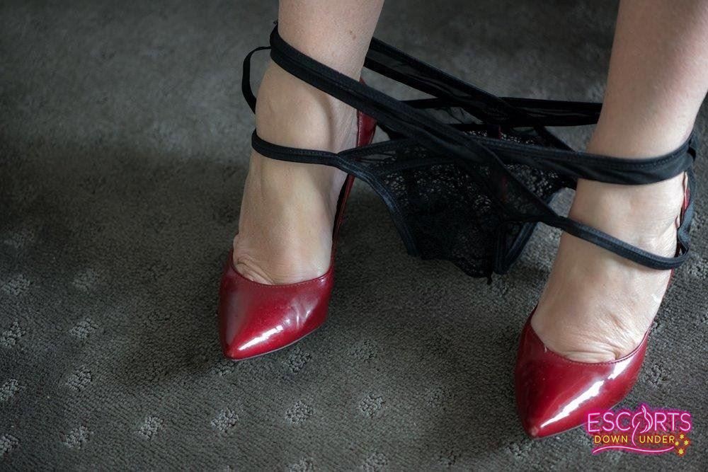 Mature sexy milf, Flagstaff Hill — photo 4