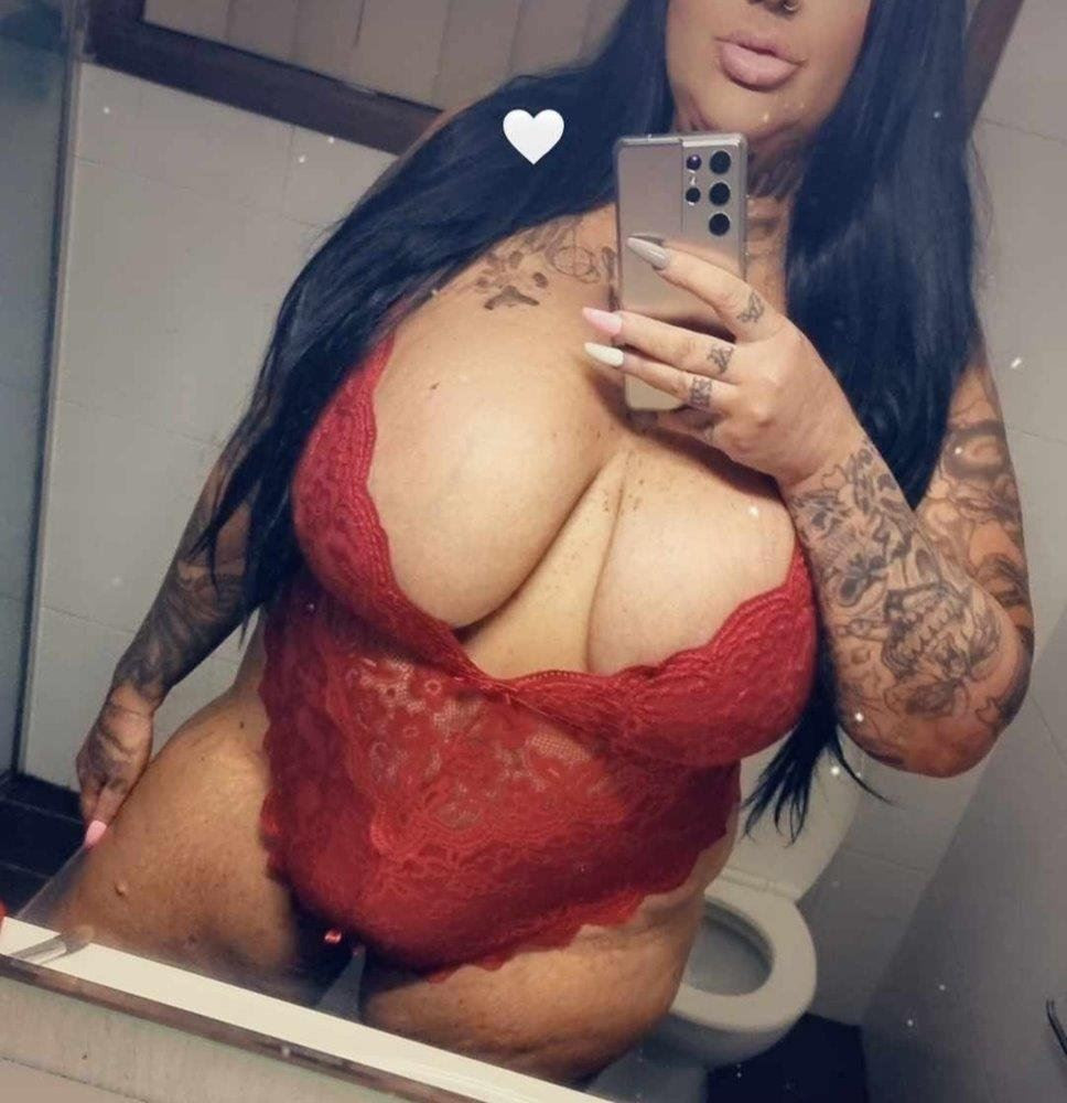 Curvyandtatted, Cartwright