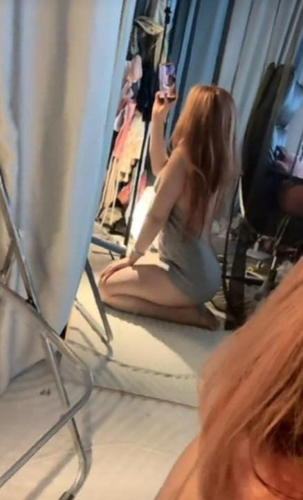 TINY CUTIE DOOR 20 YRS SIZE 7 GIRL 36EE iris, Sydney CBD — photo 3