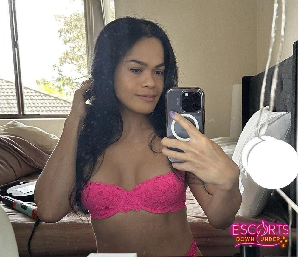 TS Missj, Sunshine West — photo 2